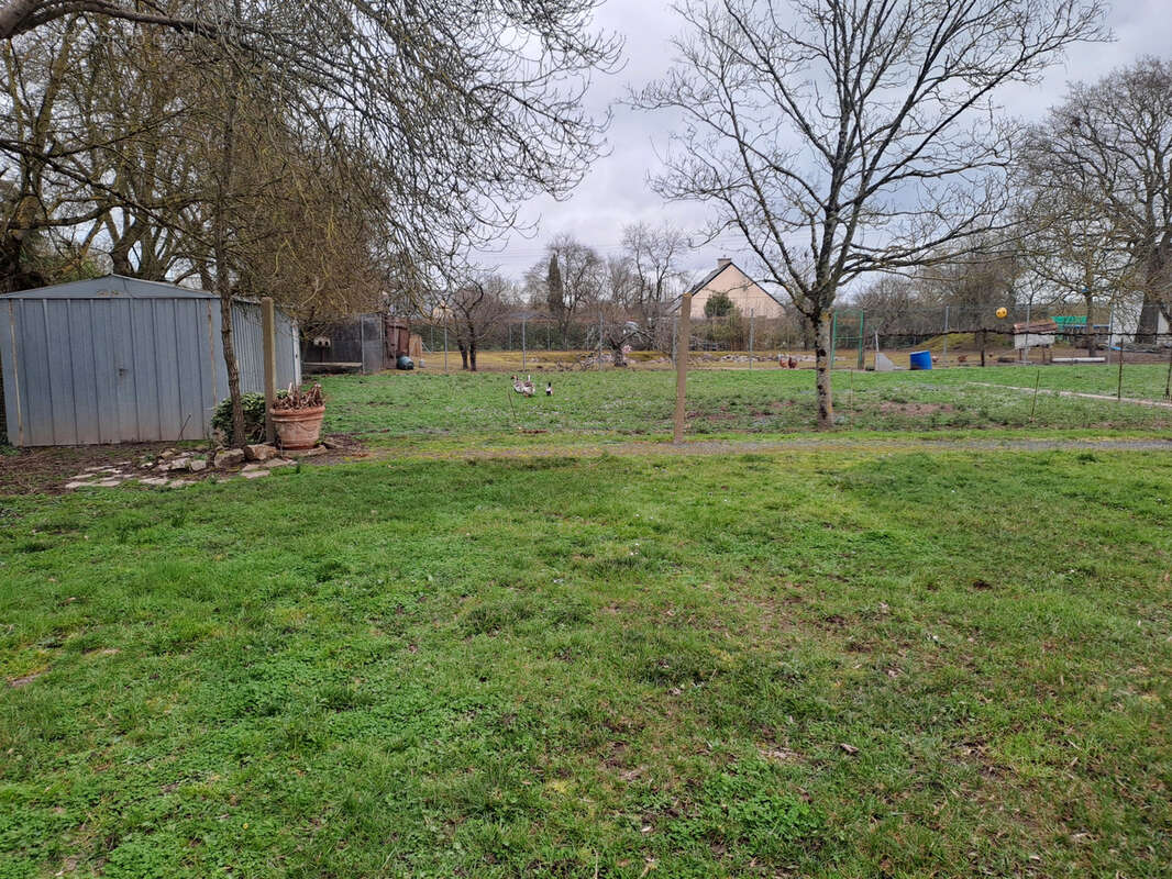 Maison à SAINT-HERBLON