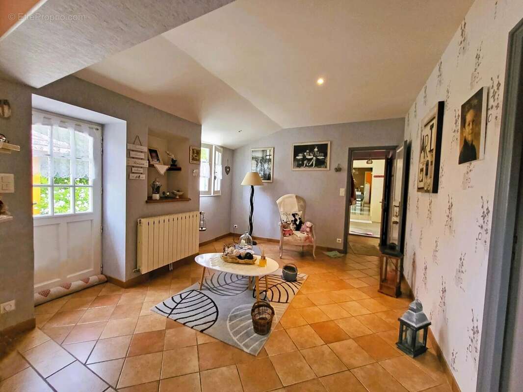 Maison à SAINT-FORT-SUR-LE-NE