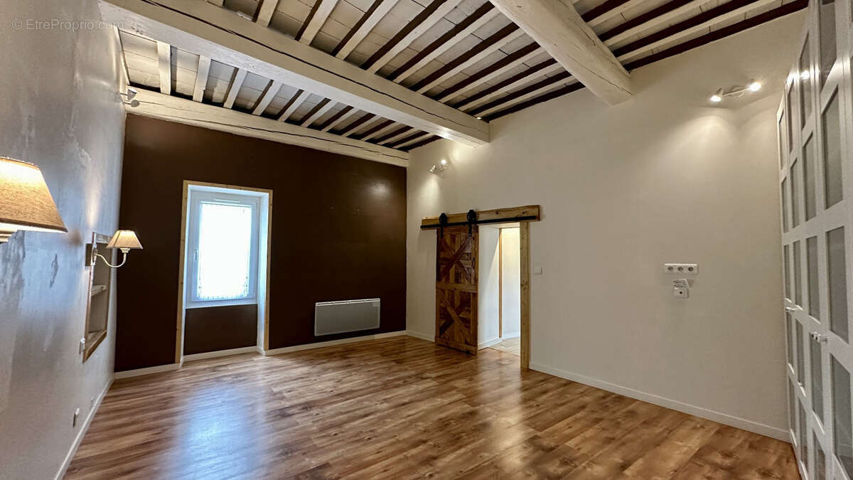 Maison à SAINT-CHAPTES