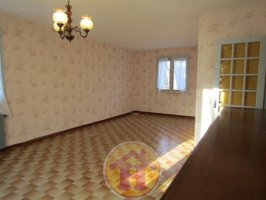 Maison à SAINT-LAURENT-SUR-GORRE