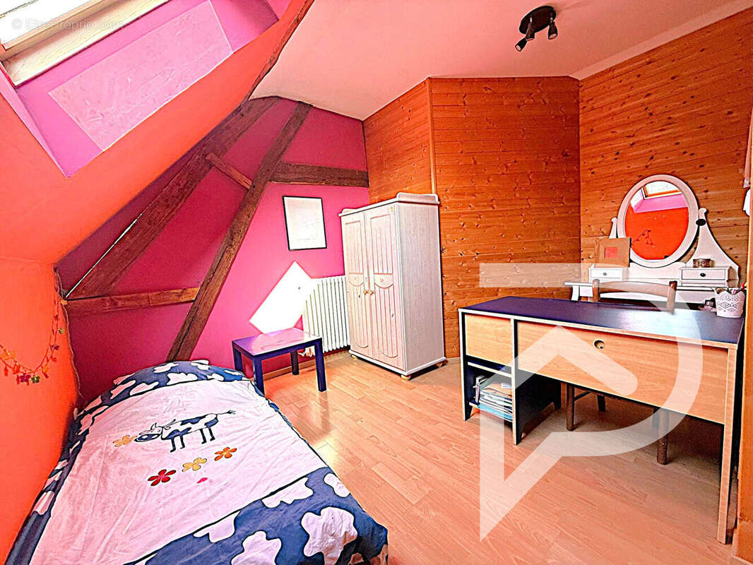 Maison à ESTREES-SAINT-DENIS