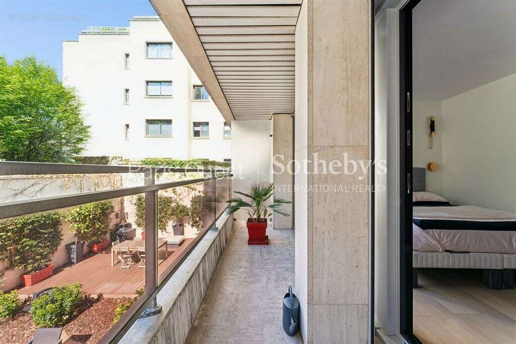 Appartement à NEUILLY-SUR-SEINE