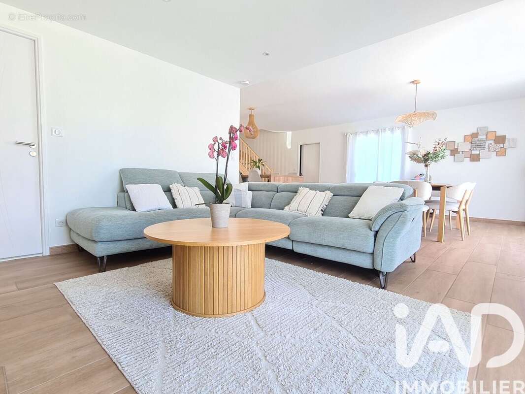 Maison 172 m² à La Jarrie  - photo 7