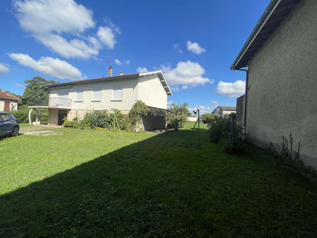 Maison à CAILLOUX-SUR-FONTAINES