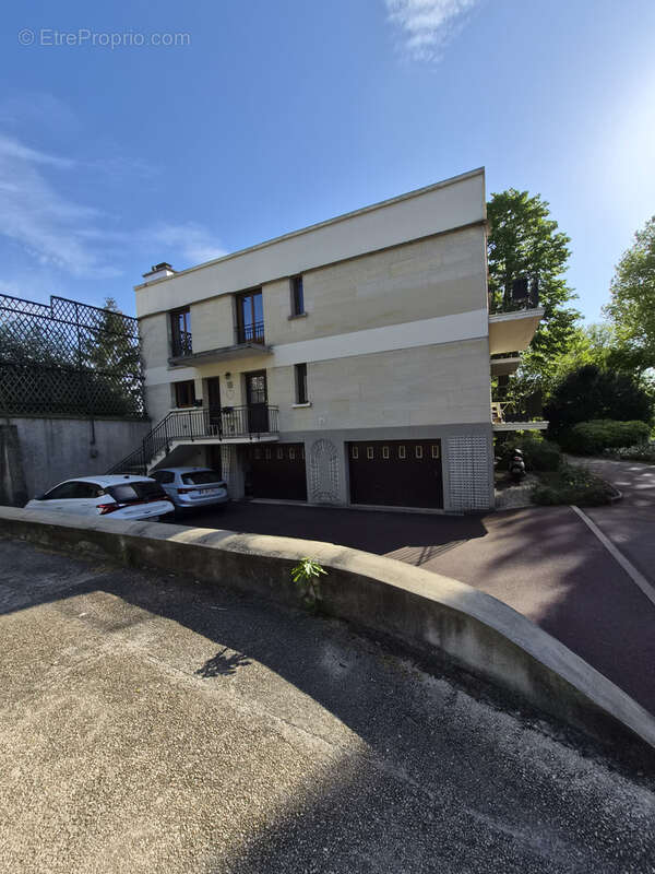Appartement à SAINT-NOM-LA-BRETECHE