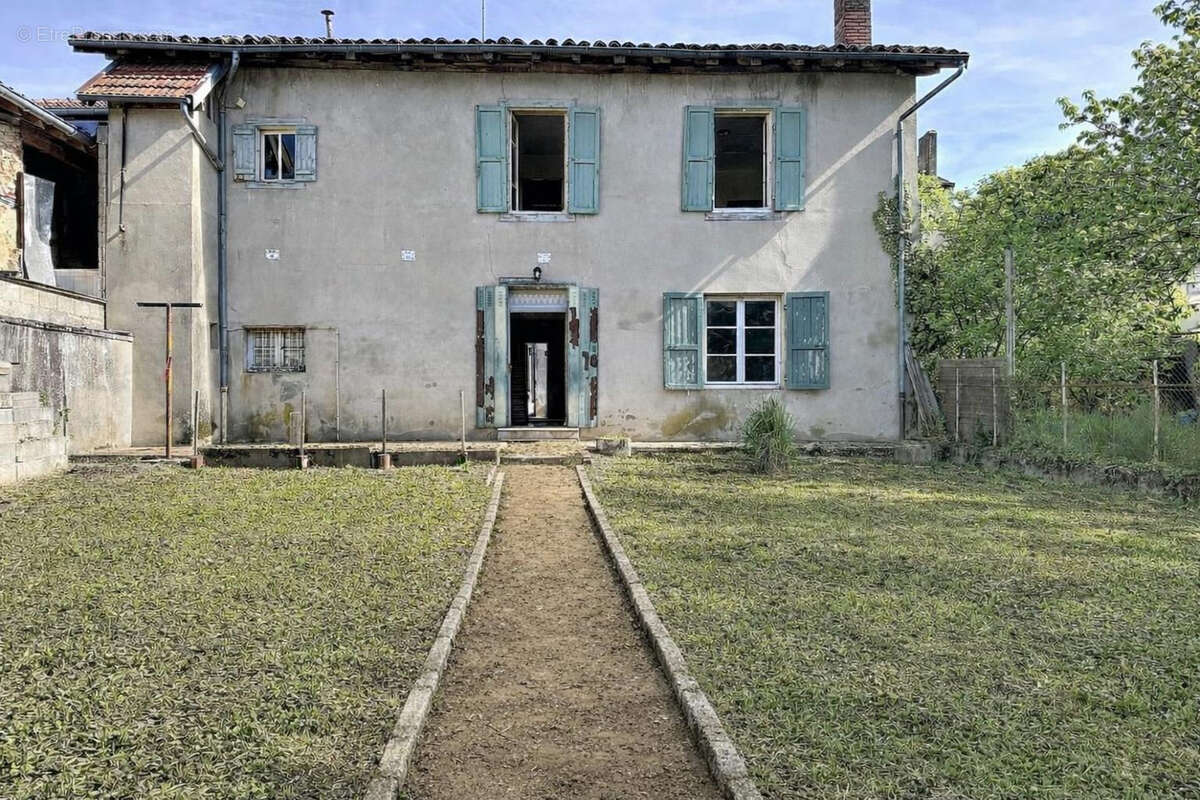 Maison à SAINT-JULIEN-SUR-REYSSOUZE