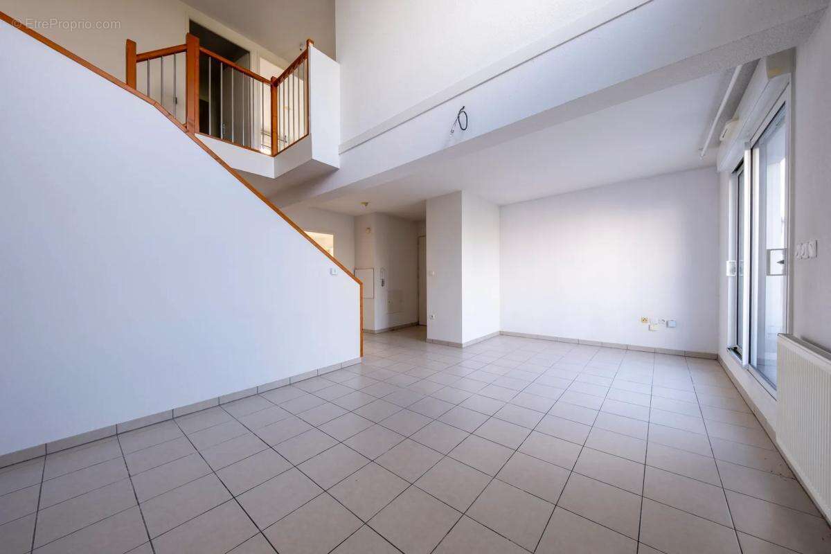 Appartement à BEAUZELLE