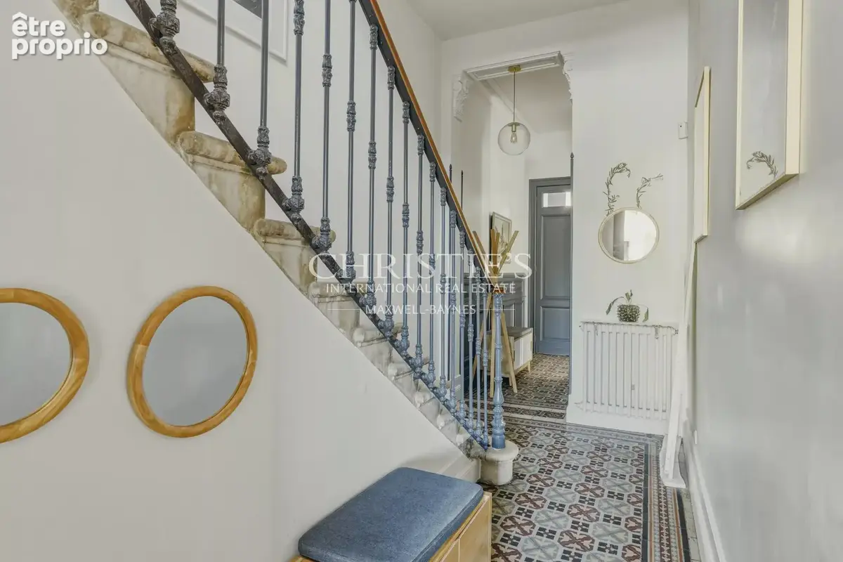 Maison de maître rénovée avec maison d'invités, piscine et garages - photo 13