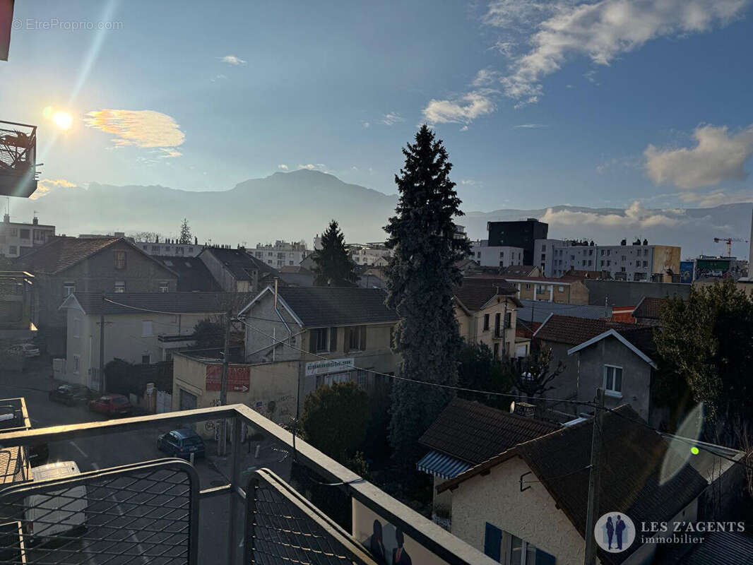 Appartement à SAINT-MARTIN-D'HERES