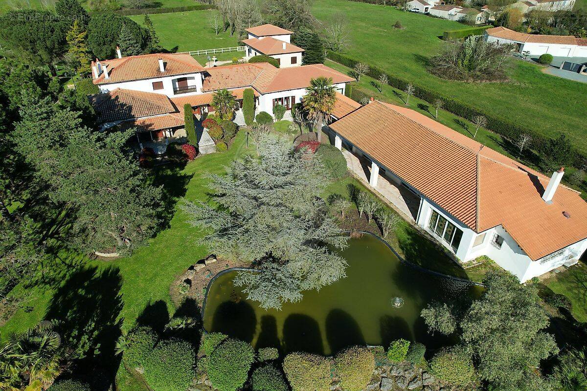 Maison à FONTCOUVERTE