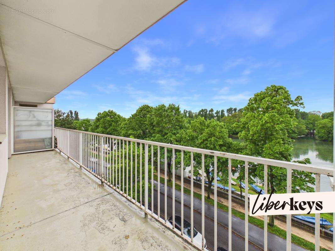 Appartement à SAINT-MAUR-DES-FOSSES