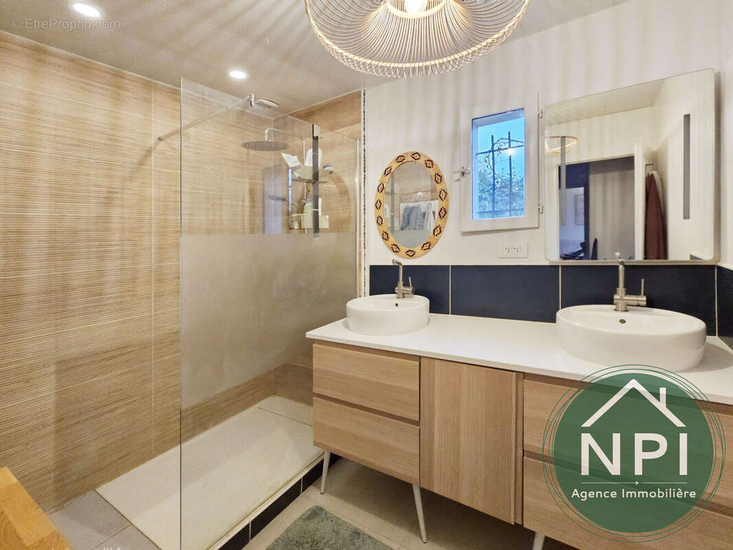 Maison à VAUX-LE-PENIL