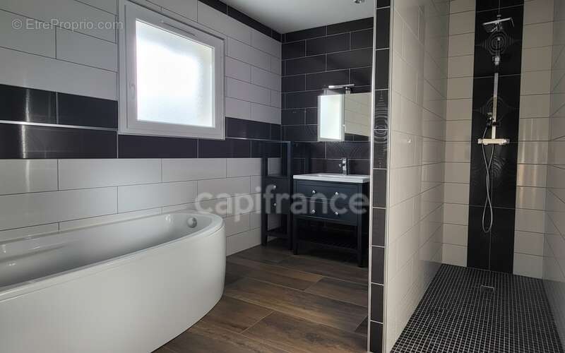 Maison à SALLES-DE-BARBEZIEUX