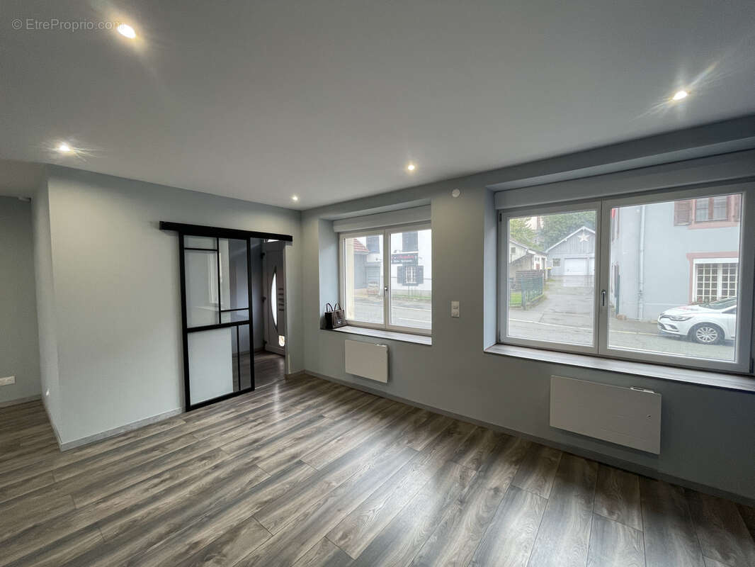 Maison à ROUGEMONT-LE-CHATEAU