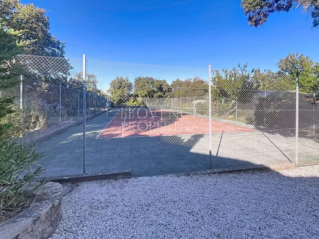 Maison à BESSE-SUR-ISSOLE