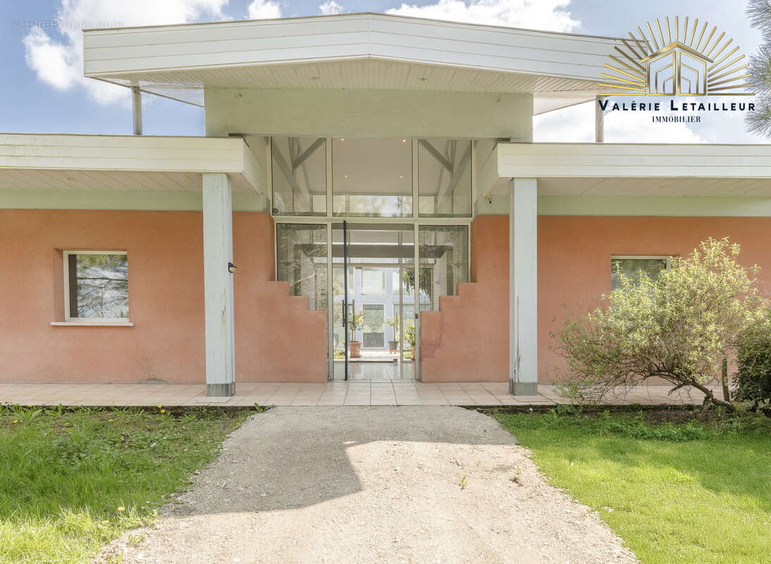 Maison à BEYCHAC-ET-CAILLAU