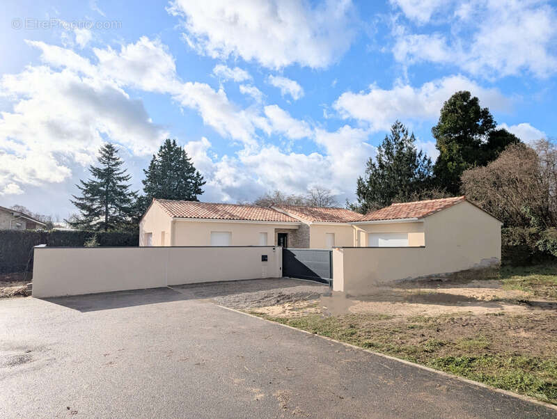Maison à FLEAC