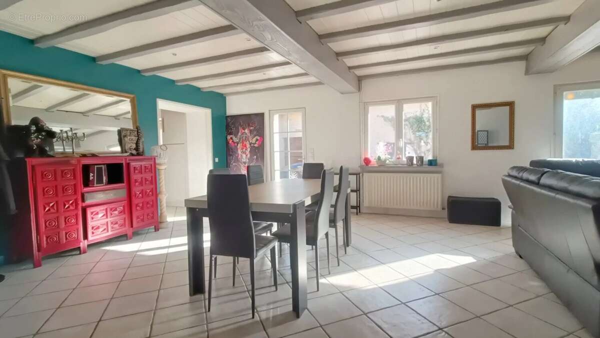 Maison à CHARRAIS