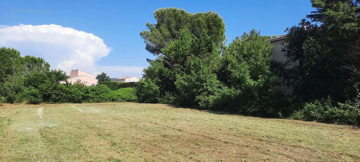 Terrain à PERNES-LES-FONTAINES