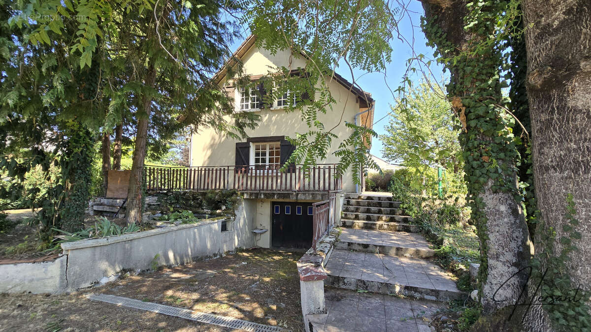 BEAUGENCY, Pavillon familial 4 chambres avec sous-sol total sur 1000 m2 de terrain - photo 3