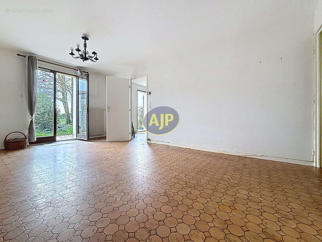 Maison à TONNAY-CHARENTE