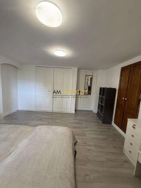 Appartement à CONTES