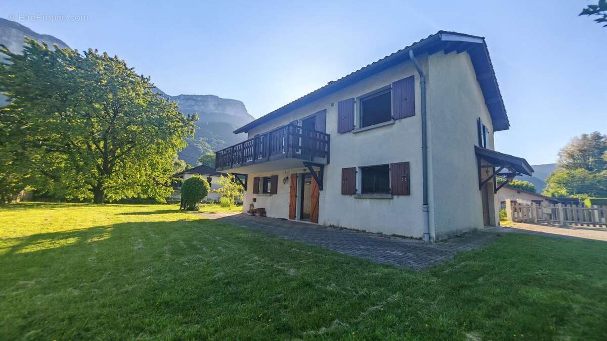 Maison à NOYAREY