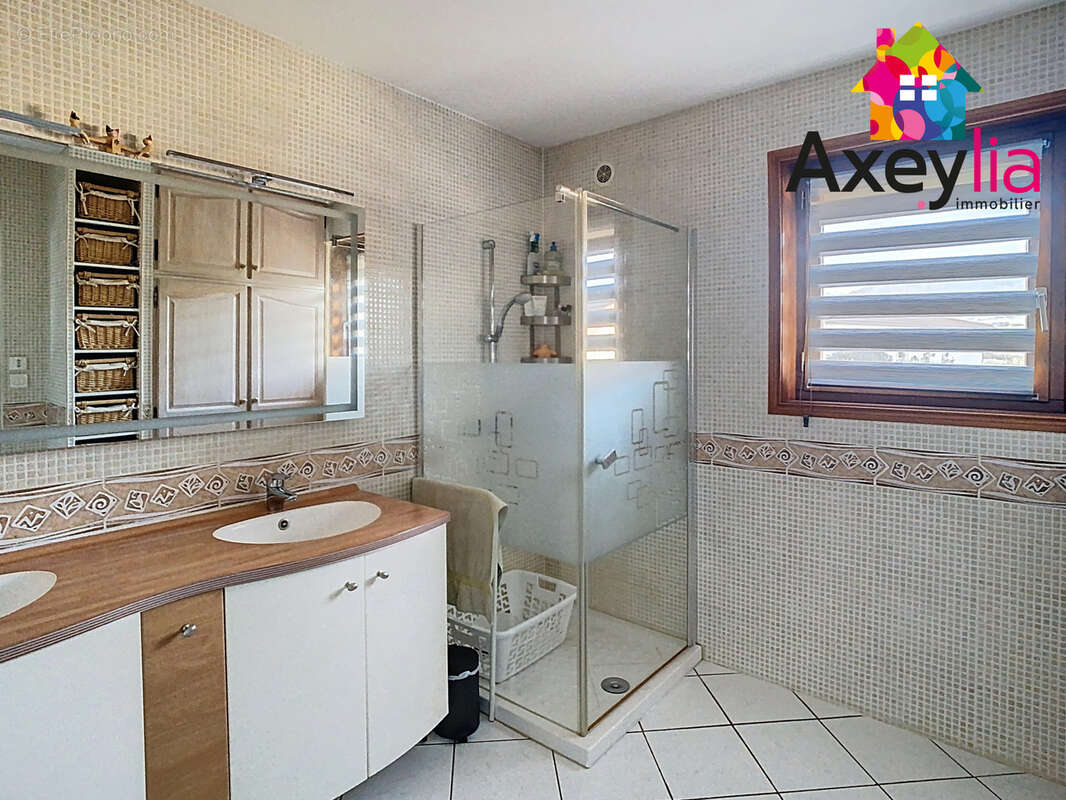 Maison à SAINT-ALBAN-LES-EAUX