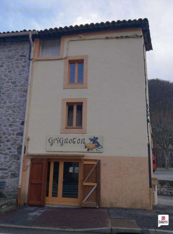 Maison à MAYRES