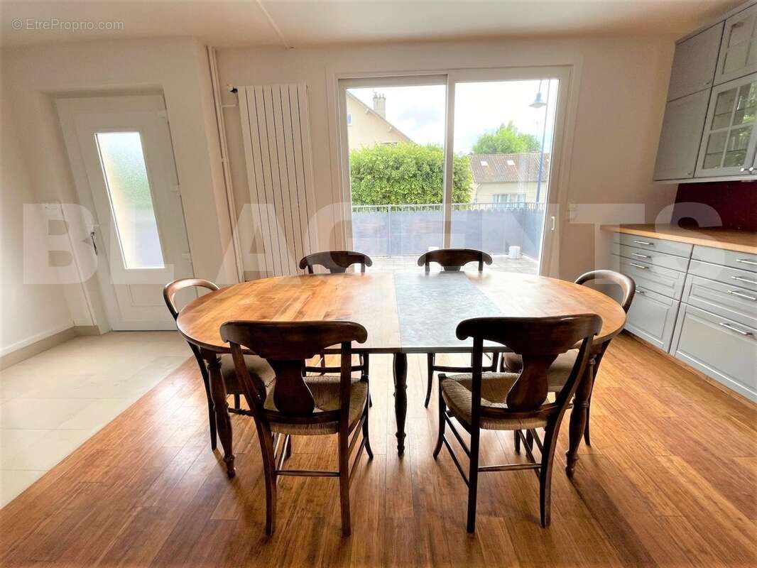 10 - Maison à RAMBOUILLET