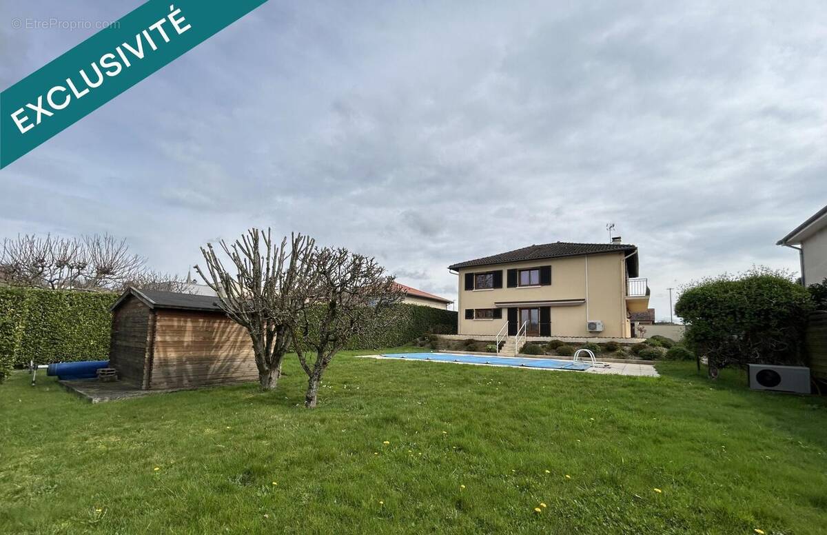 Photo 1 - Maison à ESTRABLIN