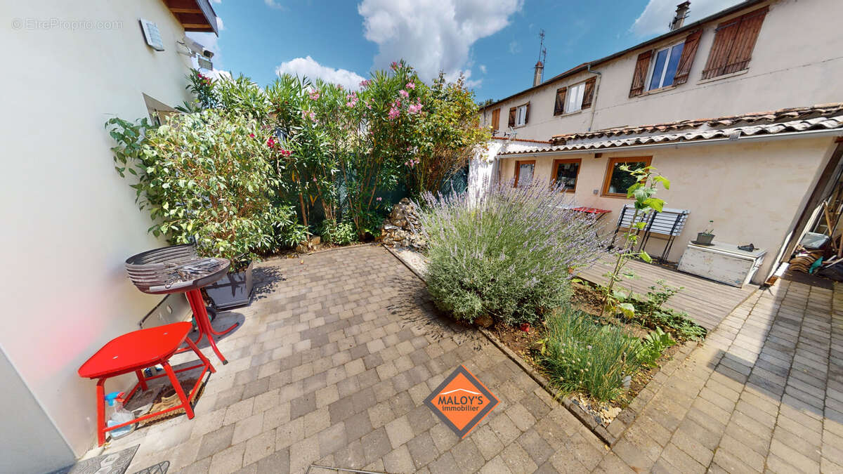 Appartement à FONTAINES-SUR-SAONE