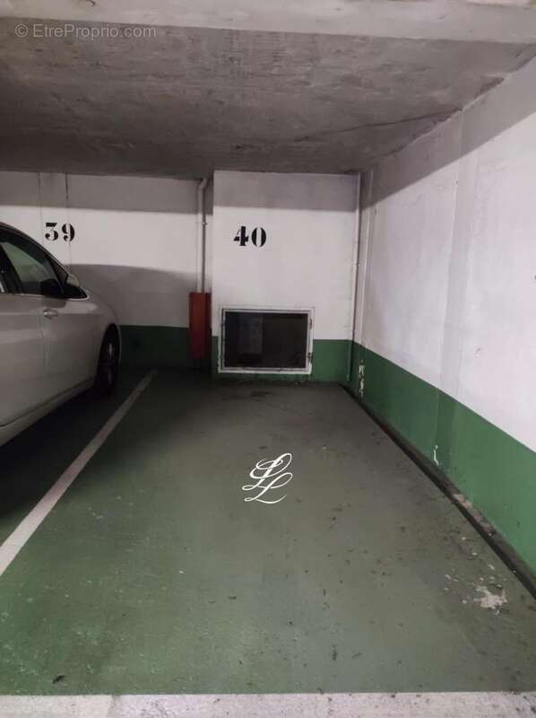 Parking à PARIS-15E