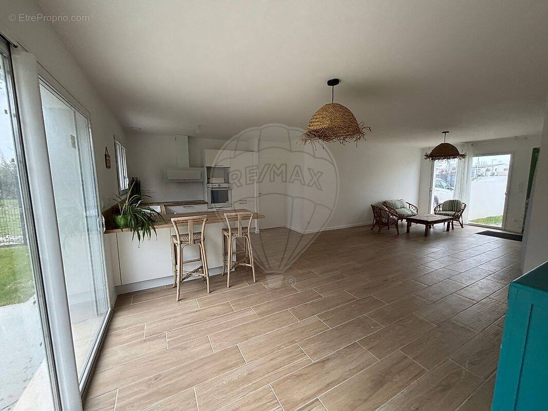 Maison à VAUX-SUR-MER