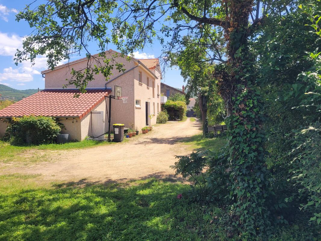 Maison à LES MARTRES-DE-VEYRE