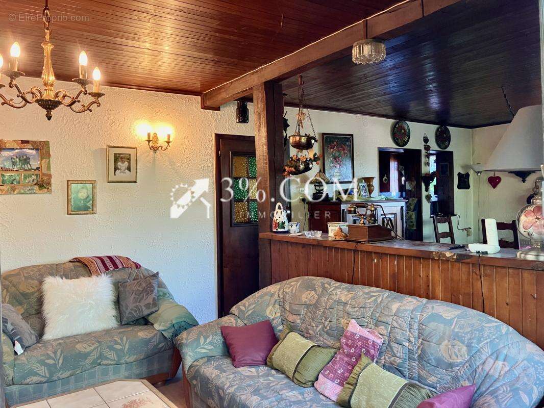 Maison sur les hauteurs avec terrain boisé - photo 6