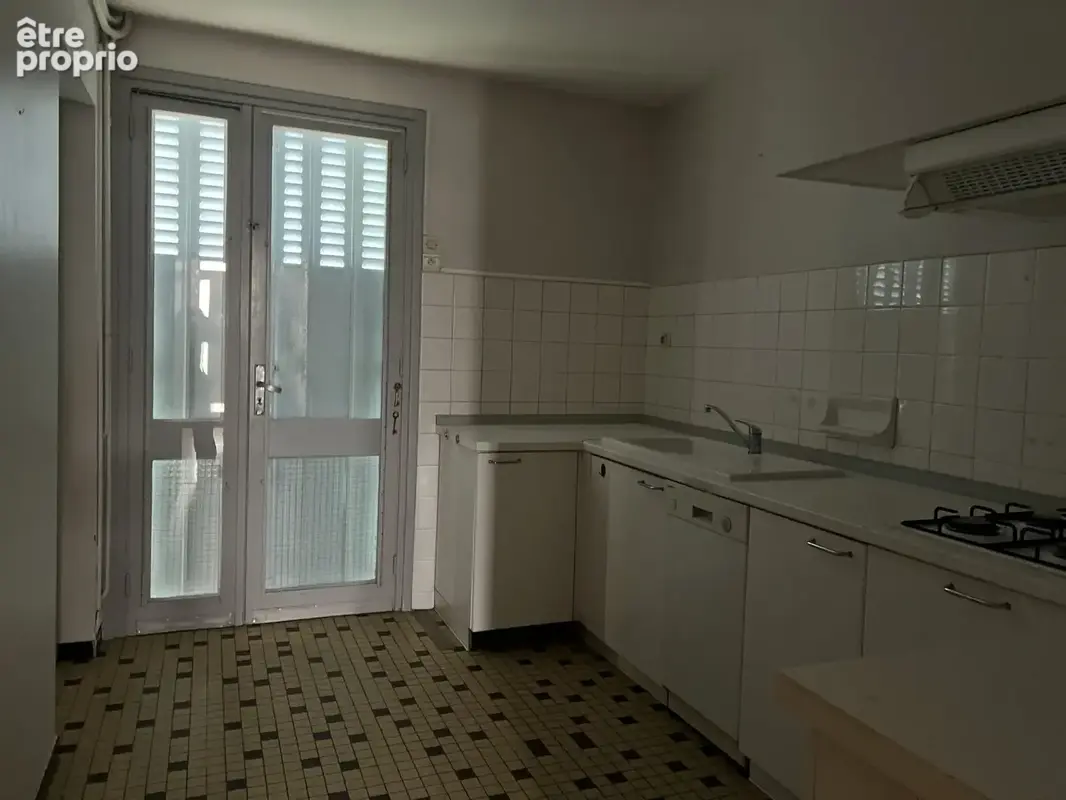 Maison de ville a redécorer avec jardin clos et garage - photo 6