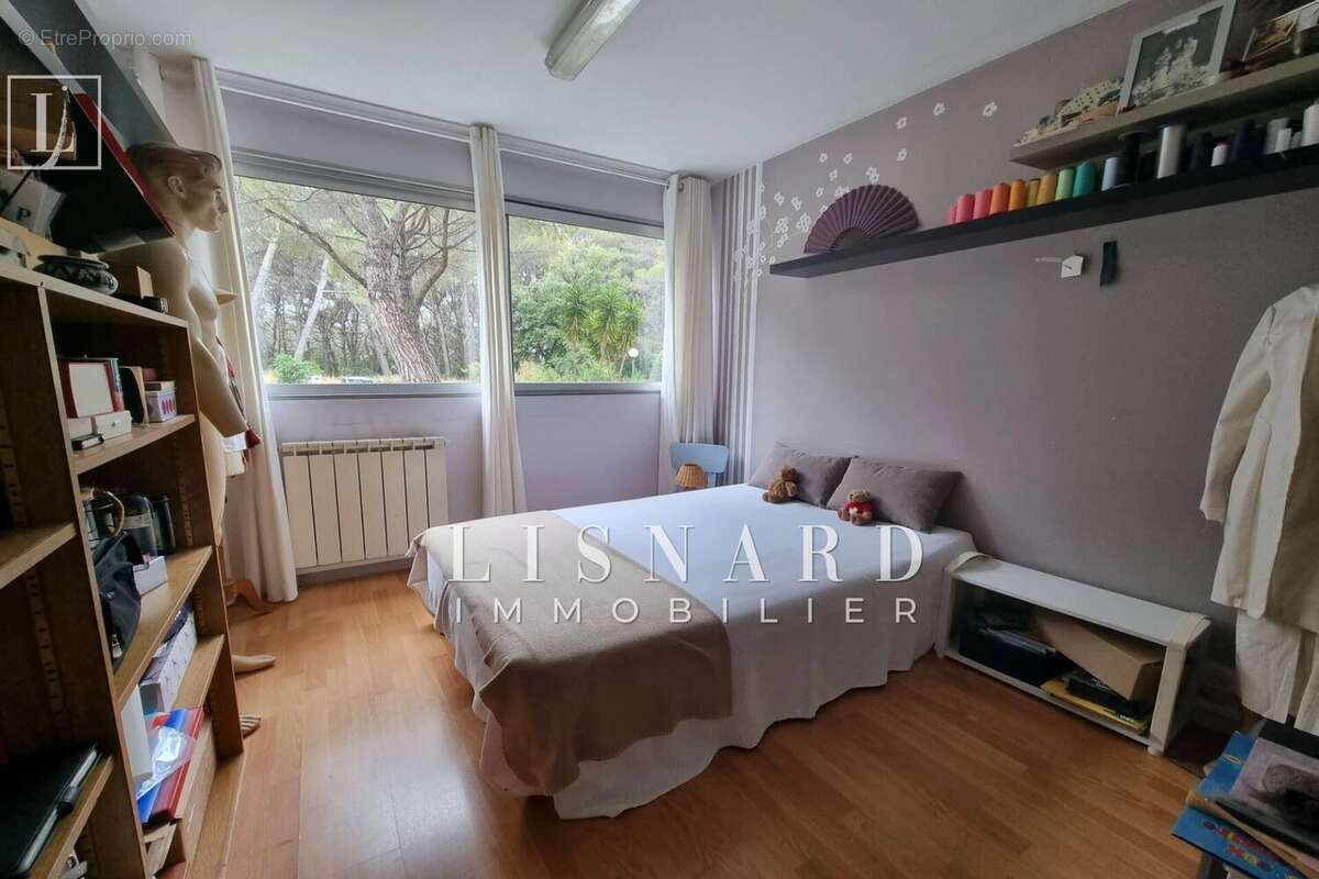 Appartement à VALLAURIS