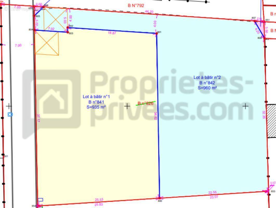 Terrain à TRAVAILLAN