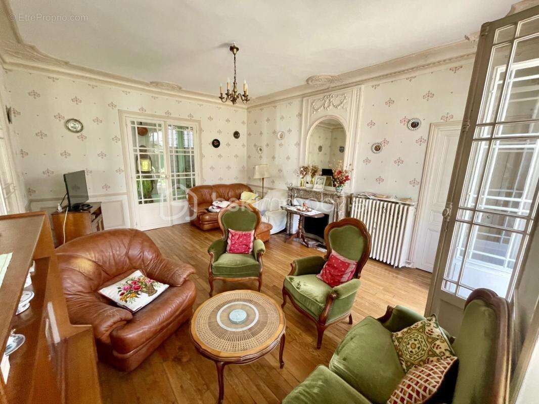 Maison bourgeoise de caractère – 426 m² – Parc arboré de 1 700 m² en bord de rivière – Centre-ville - photo 9