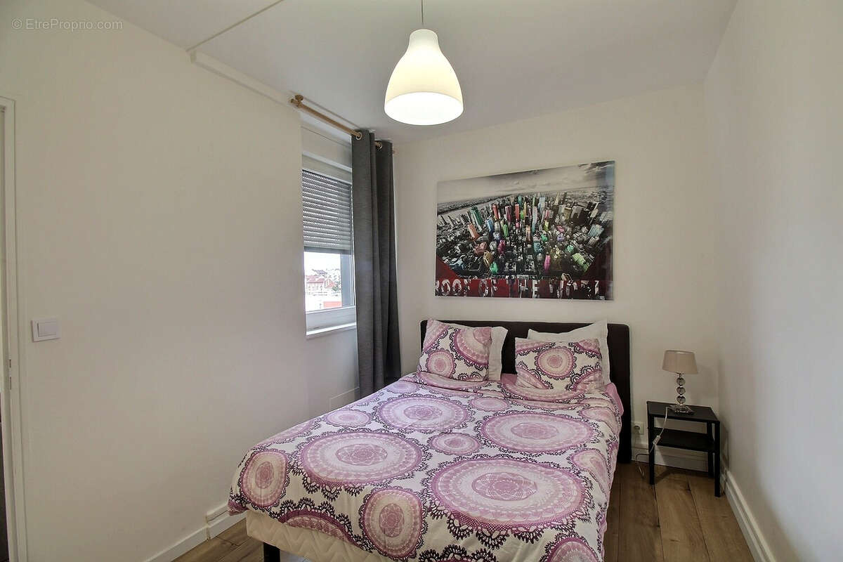 Appartement à COURBEVOIE