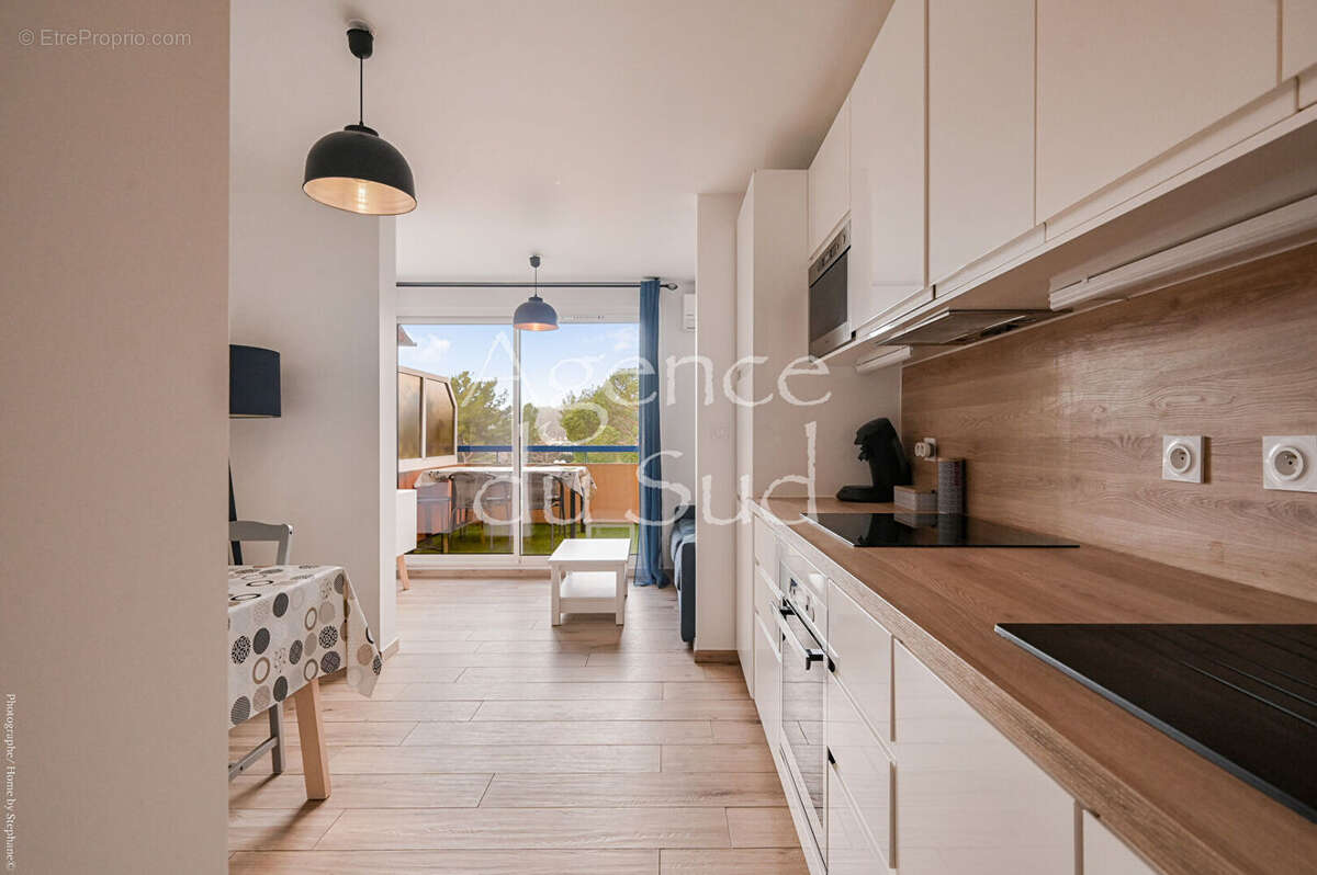 Appartement La Ciotat T1 Bis entièrement rénové avec  terrasse. - photo 4