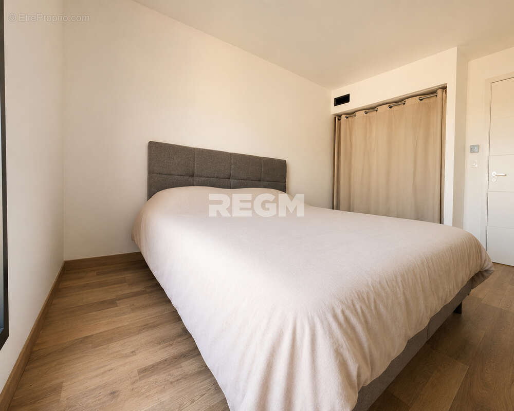 Maison contemporaine de 149 m2 avec piscine chauffée, suite parentale et climatisation   Varrains - photo 13