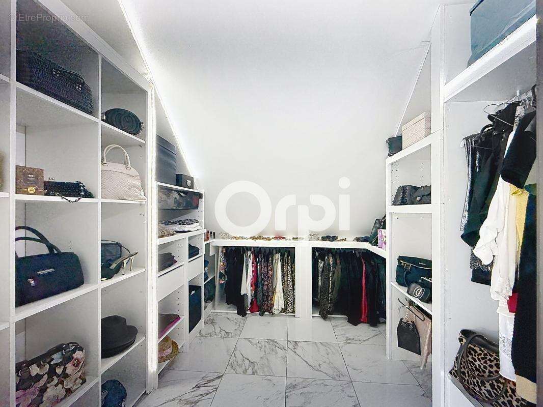À vendre - Maison Familiale de 253m² avec appartement indépendant - 618 000€ FAI - photo 14