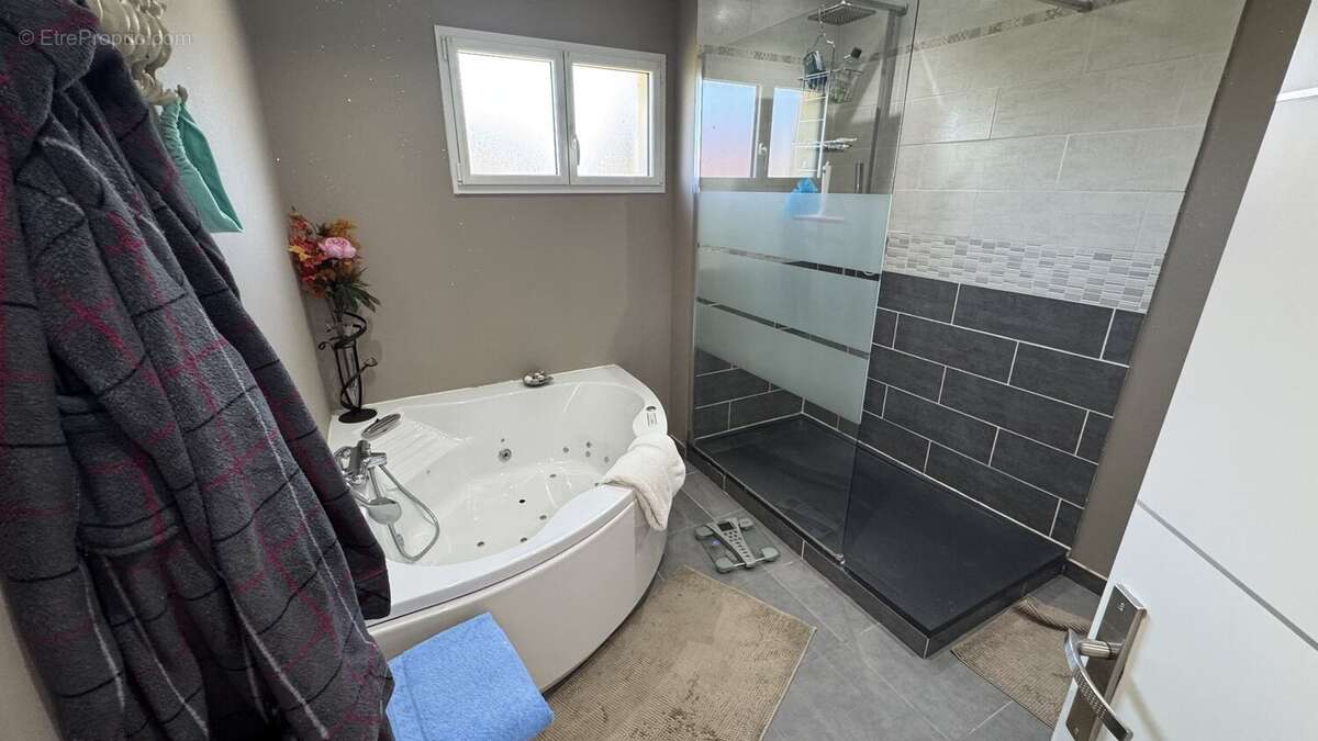 Pavillon individuel 100 m² habitable dans un quartier résidentiel - photo 12