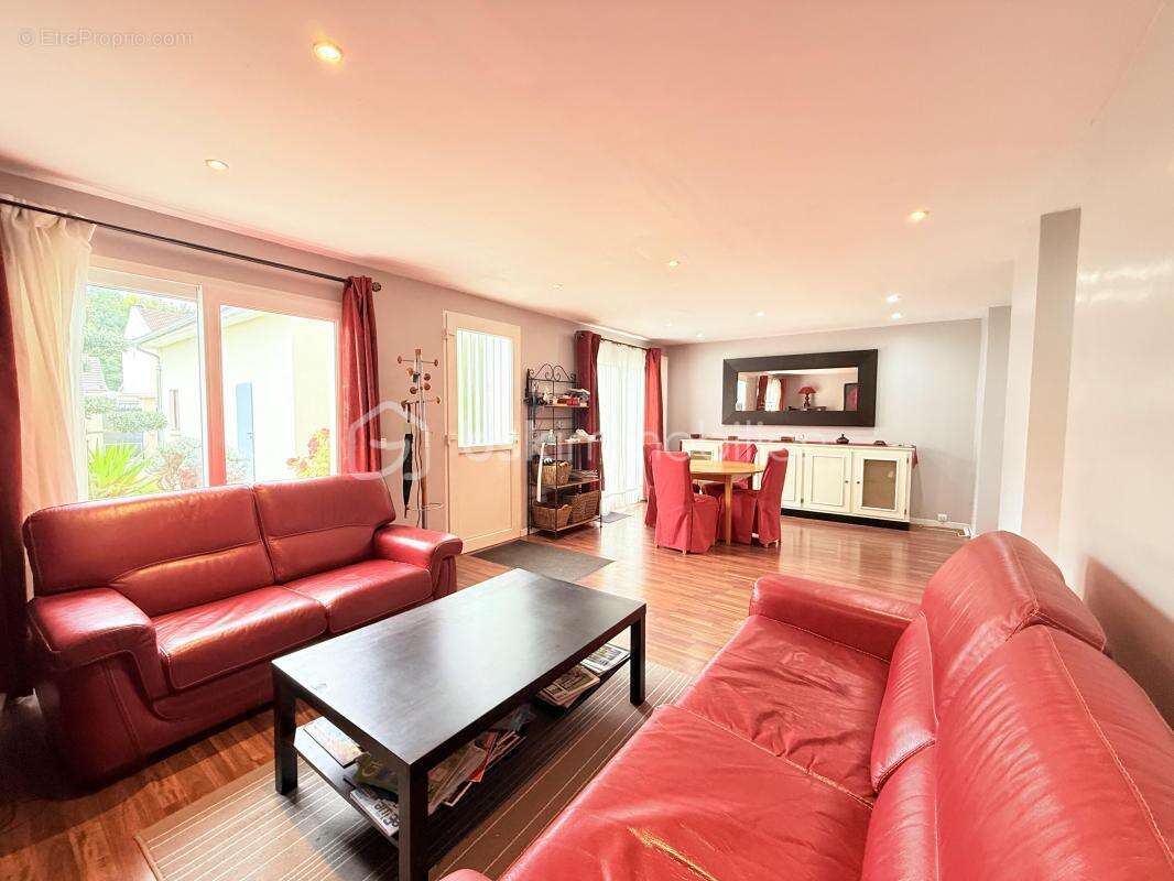 Maison non mitoyenne  106m²  6 pièces édifiée sur une parcelle de 270m² avec jardin et dépendances aux portes de paris - photo 7