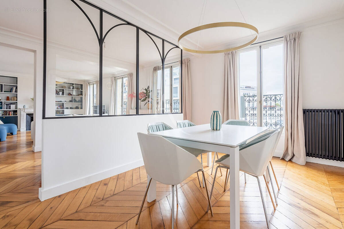 Appartement à PARIS-7E