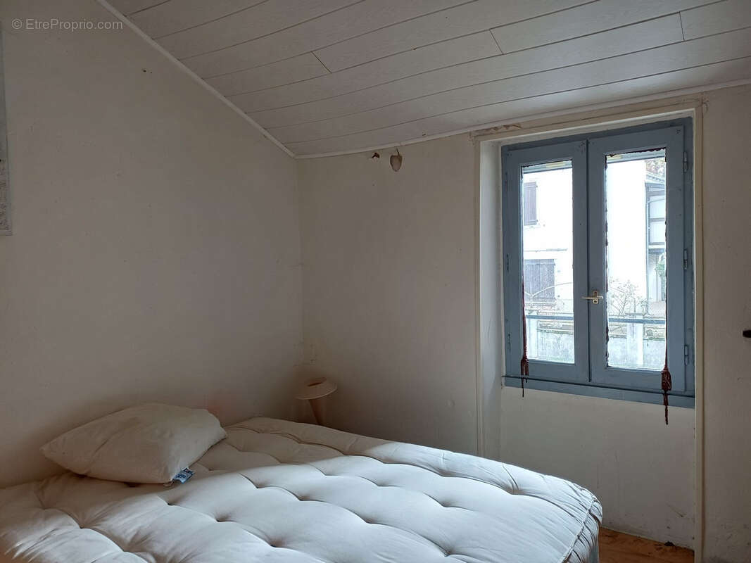 Maison à SALLES-COURBATIES