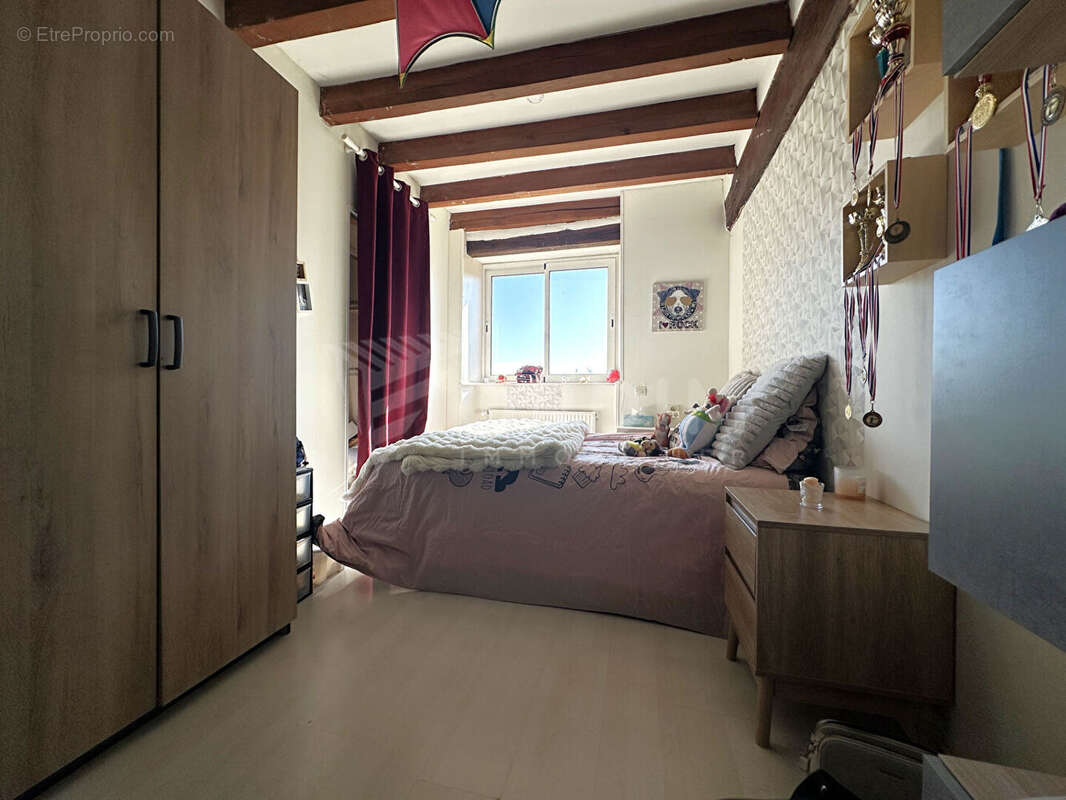Maison à LA CELLE-SAINT-CYR