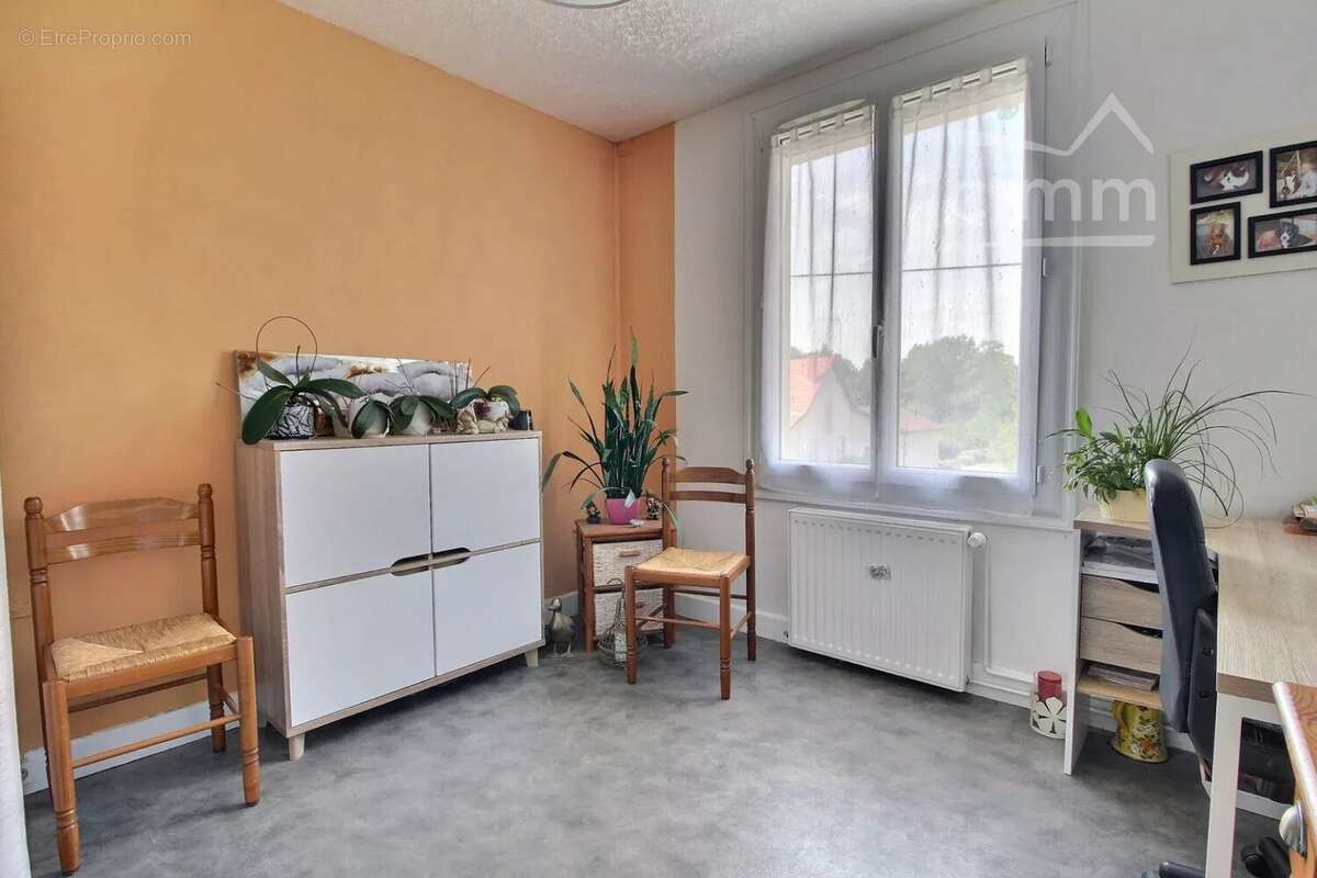 Maison 5 pièces dont 3 chambres, 87m² sur terrain de 994m². - photo 9